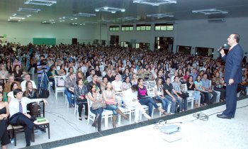 Doutor Bactéria reúne cerca de 2 mil pessoas na Unoeste